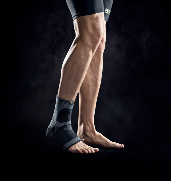 profcare_elastic_ankle_support_black_on_mo1del.png